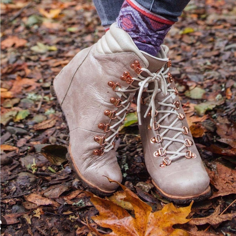 Sorel conquest wedge boot